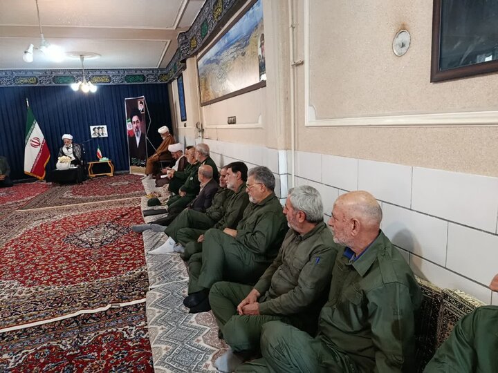 تصاویر/حضور جمعی از رزمندگان اسلام شهر اراک در درس تفسیر نماینده ولی‌فقیه در استان مرکزی