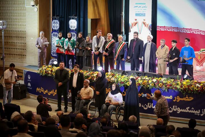 تصاویر / مراسم تجلیل از ورزشکاران و مدال آوران استان قزوین با حضور امام جمعه قزوین
