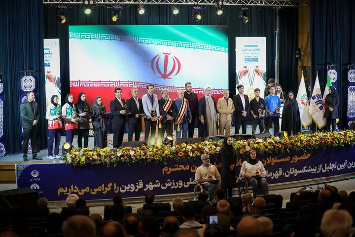 تصاویر / مراسم تجلیل از ورزشکاران و مدال آوران استان قزوین با حضور امام جمعه قزوین