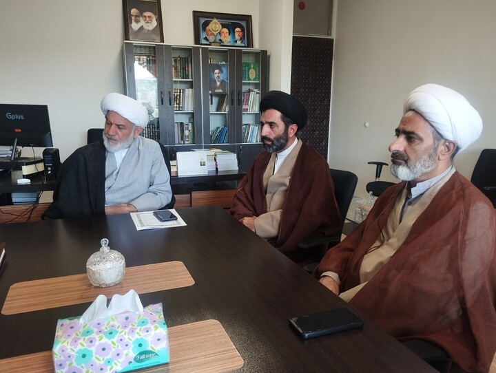 تصاویر / دیدار مدیر حوزه علمیه استان آذربایجان شرقی با مدیرکل کمیته امداد استان آذربایجان شرقی