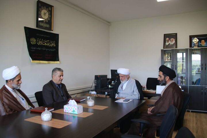تصاویر / دیدار مدیر حوزه علمیه استان آذربایجان شرقی با مدیرکل کمیته امداد استان آذربایجان شرقی
