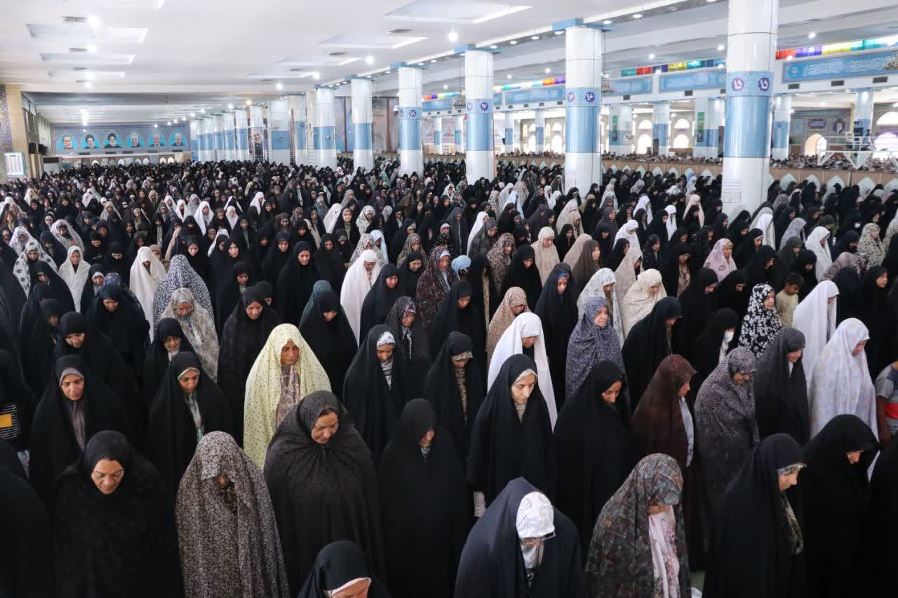 جامعه باید نسبت به سیاست‌های غرب برای نابودی خانواده و استثمار زن آگاه شود