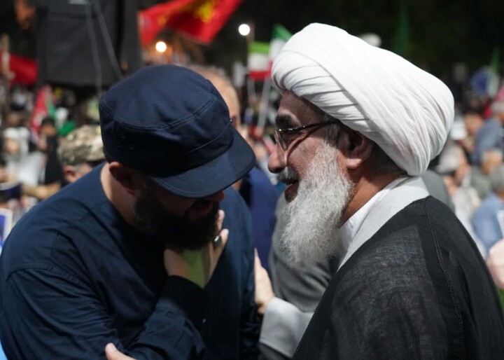 تصاویر/ اجتماع شبانه بوشهری‌ها در دفاع از وطن