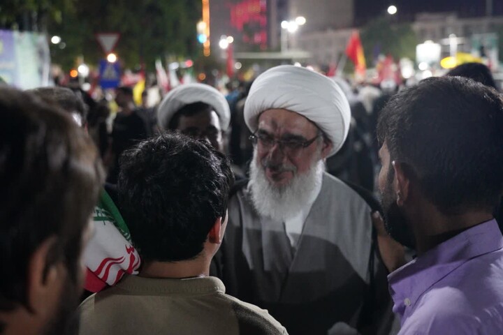 تصاویر/ اجتماع شبانه بوشهری‌ها در دفاع از وطن