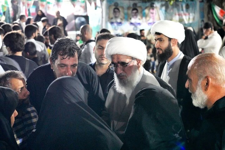تصاویر/ اجتماع شبانه بوشهری‌ها در دفاع از وطن