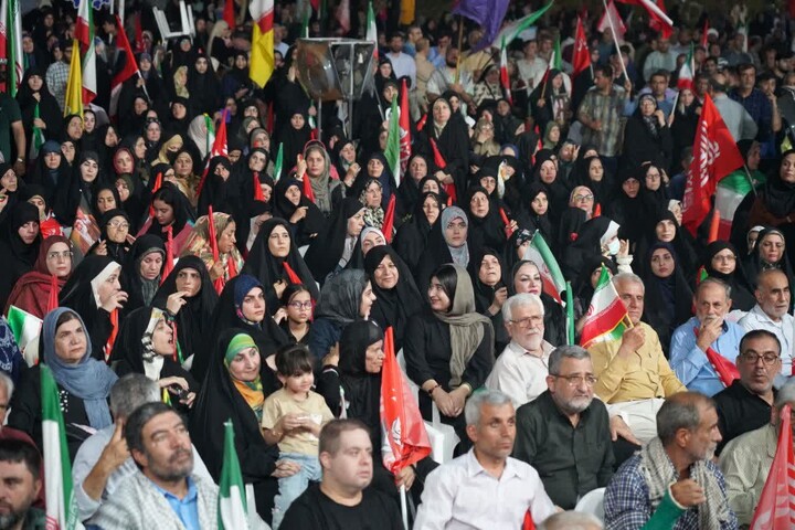 تصاویر/ اجتماع شبانه بوشهری‌ها در دفاع از وطن