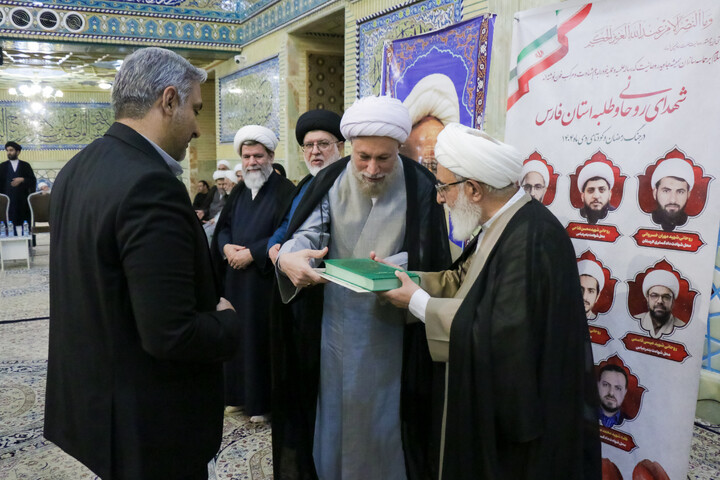 تصاویر/ مراسم بزرگداشت شهدای طلبه و روحانی استان فارس در جنگ رمضان