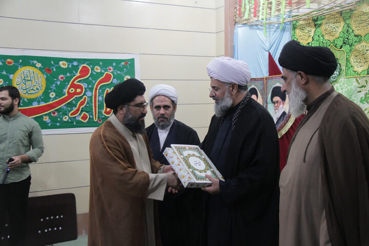 تصاویر/ تقدیر از طلاب ممتاز مدرسه علمیه خورموج