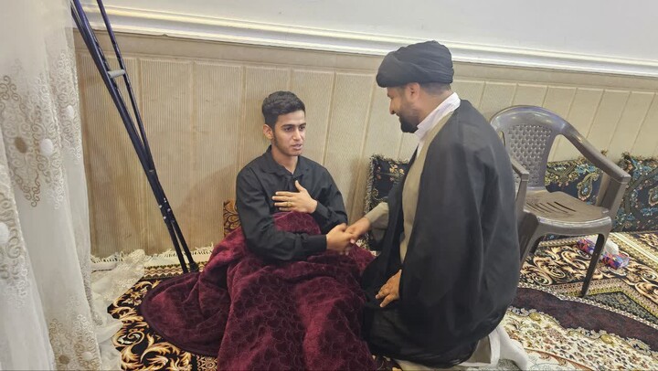 تصاویر/ دیدار نماینده آیت‌الله حسینی بوشهری با خانواده شهدای شهرستان دیر