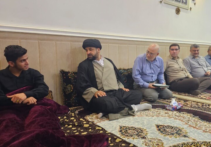 تصاویر/ دیدار نماینده آیت‌الله حسینی بوشهری با خانواده شهدای شهرستان دیر
