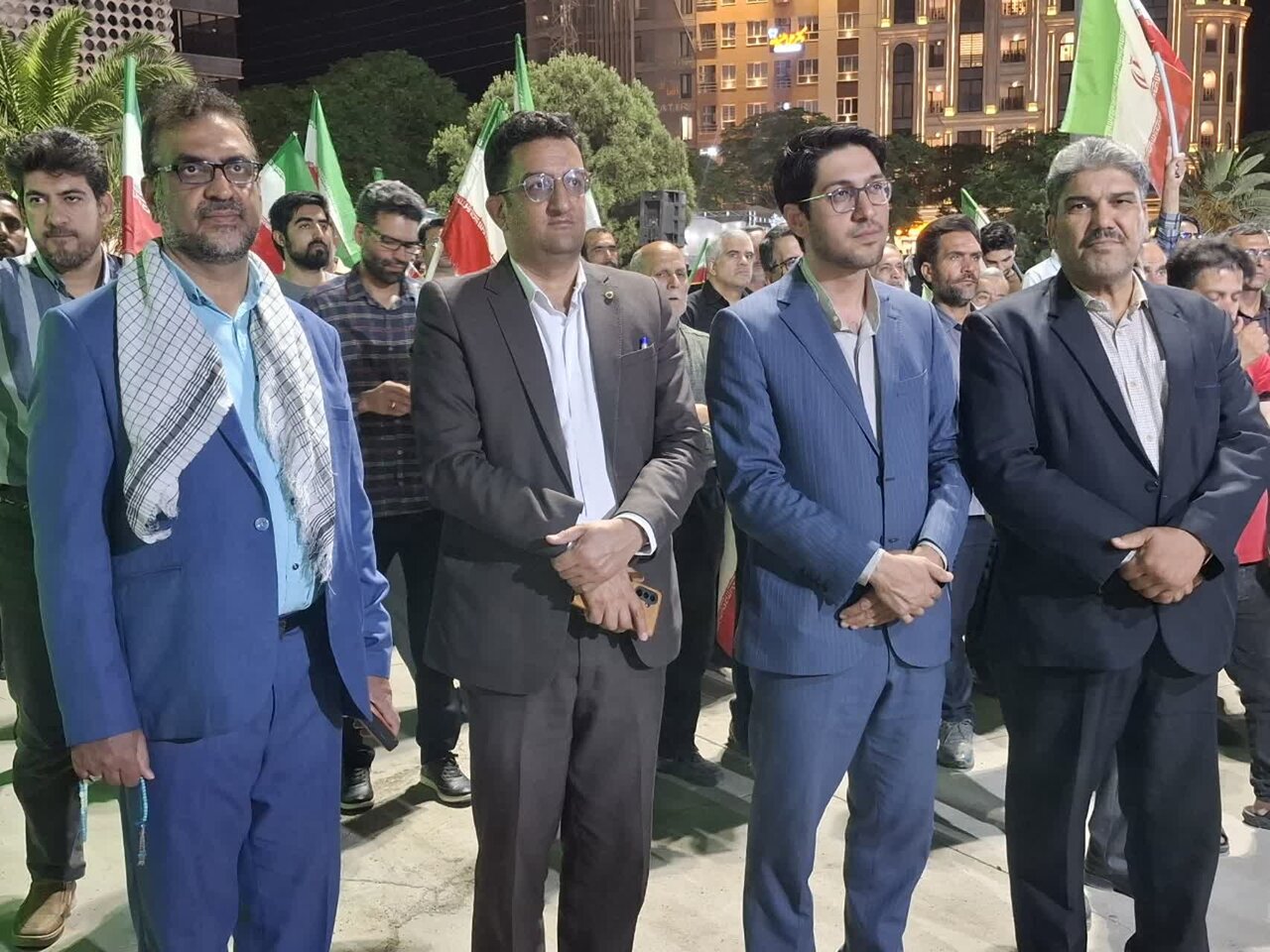 دویست شب از حضوری که در تاریکی گم نشد و از امیدی که با گذر زمان خاموش نشد
