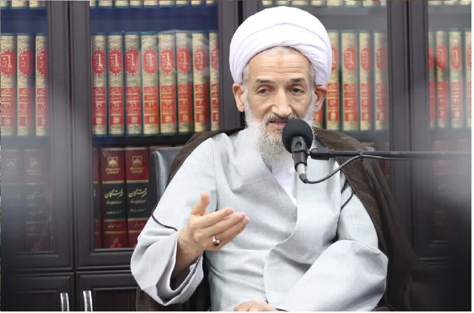 مسجد تراز انقلاب نباید تنها به اقامه نماز محدود شود / خدمات اجتماعی مسجد باید به تقویت معنویت بینجامد