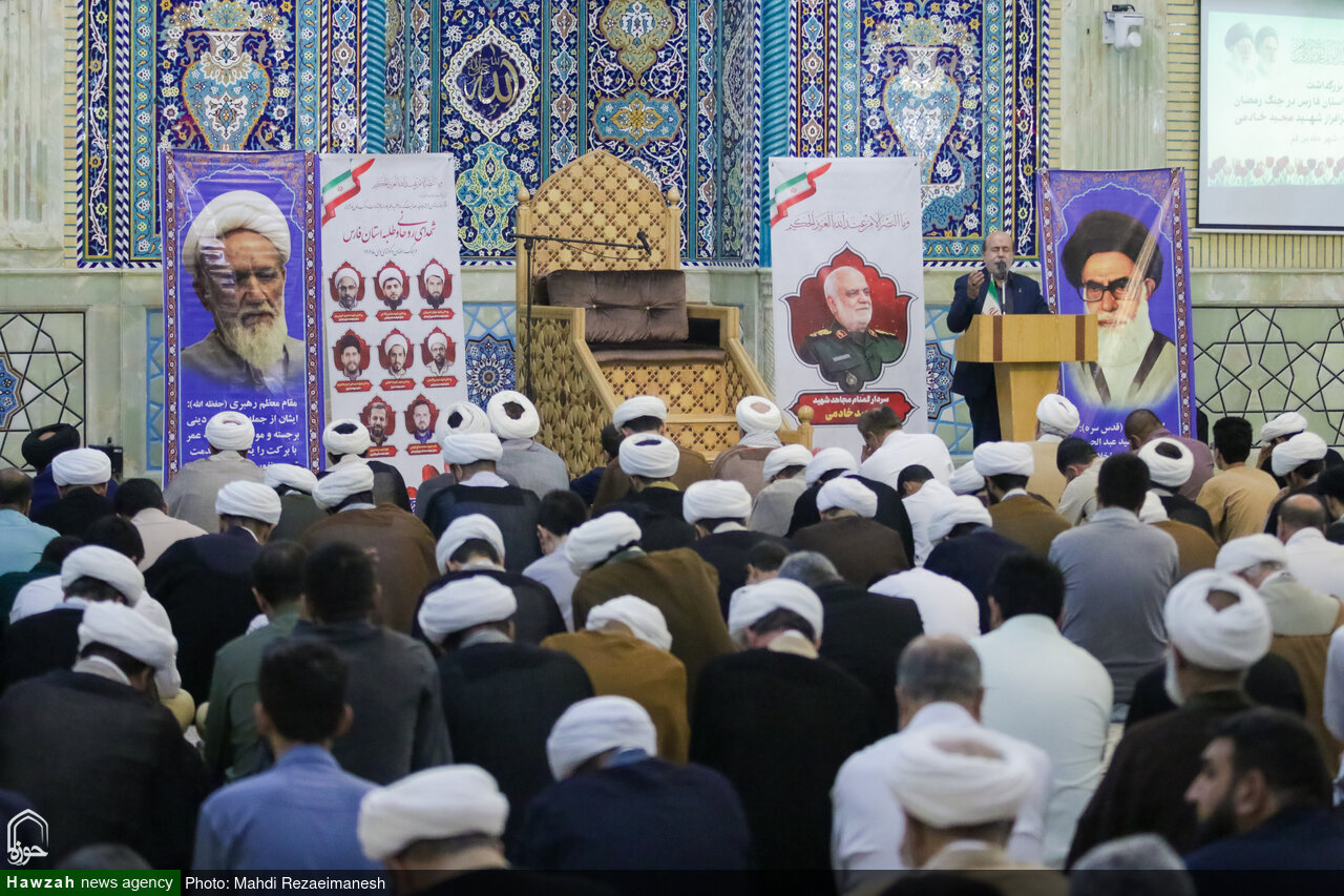 فیلم | گزیدهای از مراسم بزرگداشت شهدای طلبه و روحانی استان فارس در جنگ رمضان فیلم | گزیدهای از مراسم بزرگداشت شهدای طلبه و روحانی استان فارس در جنگ رمضان