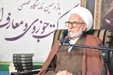 کتاب با وجود پیشرفت فناوری همچنان رکن اصلی تحصیل علوم دینی است