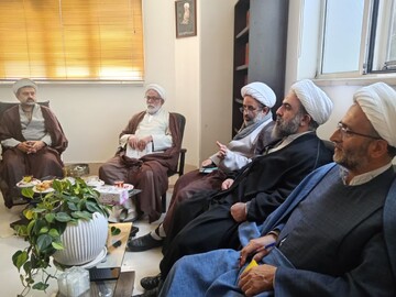 تصاویر/ جلسه هم اندیشی اعضای قرارگاه تبلیغ دینی در دفتر آیت الله العظمی جوادی آملی در شهرستان آمل