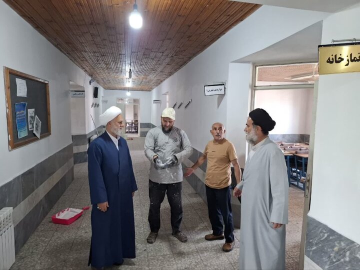 تصاویر/ رنگ آمیزی مدرسه شهدای آزادی گسکر محله شهرستان رودسر