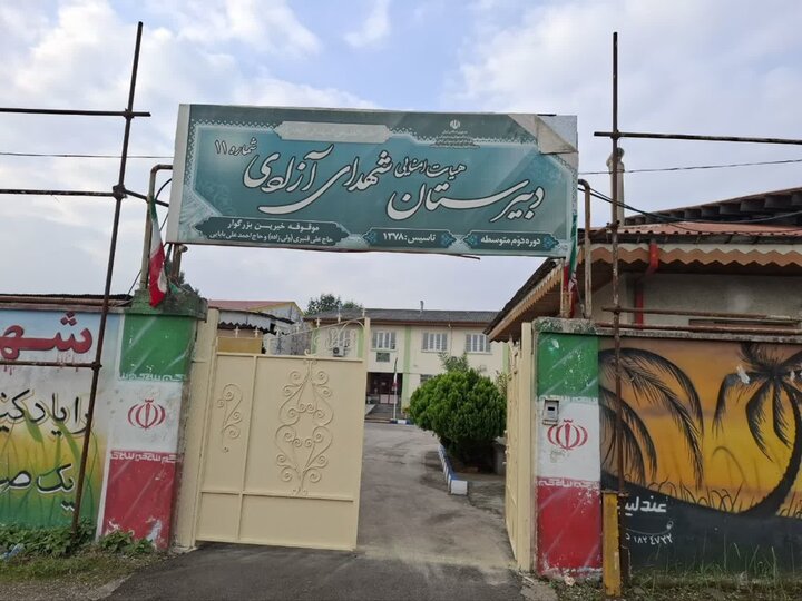 تصاویر/ رنگ آمیزی مدرسه شهدای آزادی گسکر محله شهرستان رودسر