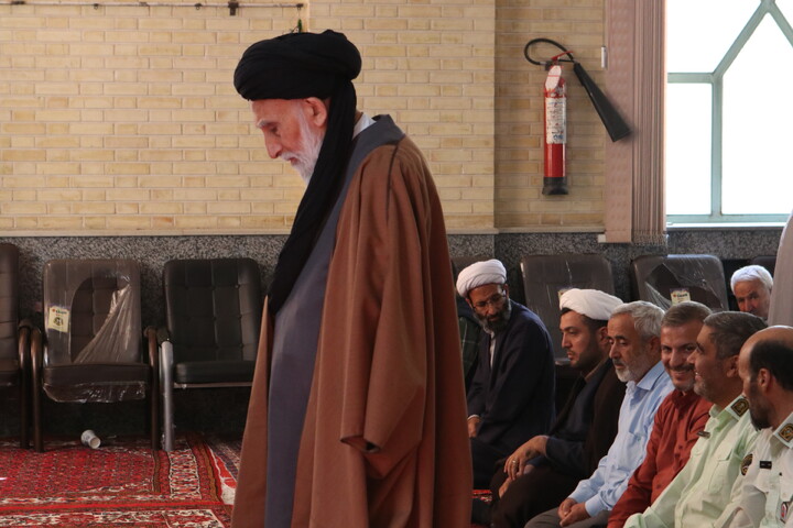 تصاویر/ برگزاری نماز جماعت و درس اخلاق آیت الله موسوی اصفهانی