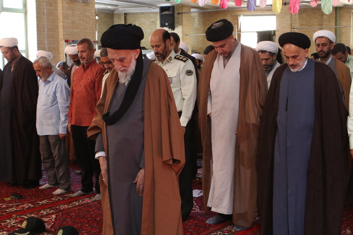 تصاویر/ برگزاری نماز جماعت و درس اخلاق آیت الله موسوی اصفهانی