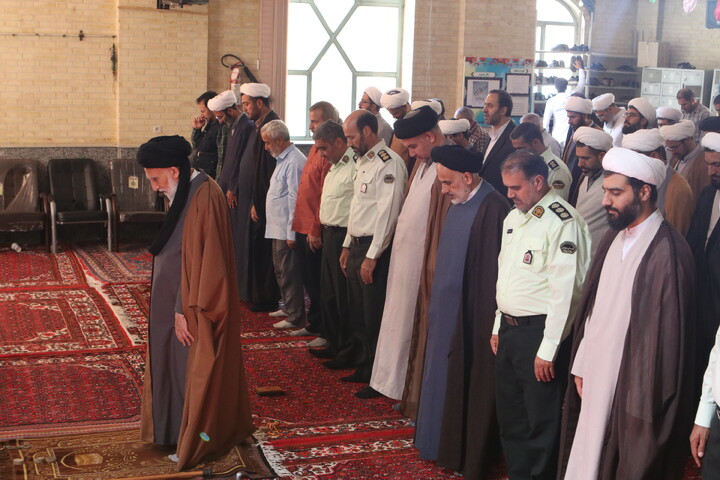 تصاویر/ برگزاری نماز جماعت و درس اخلاق آیت الله موسوی اصفهانی