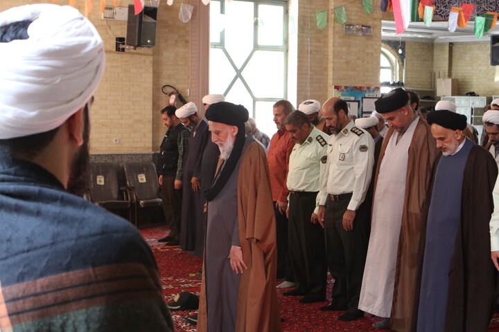 تصاویر/ برگزاری نماز جماعت و درس اخلاق آیت الله موسوی اصفهانی