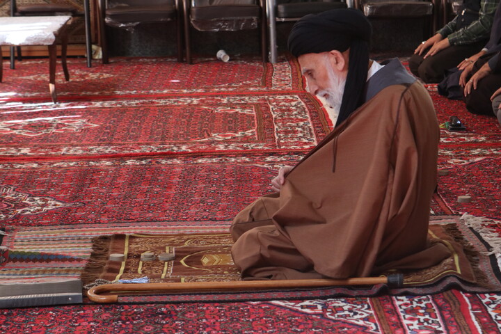 تصاویر/ برگزاری نماز جماعت و درس اخلاق آیت الله موسوی اصفهانی