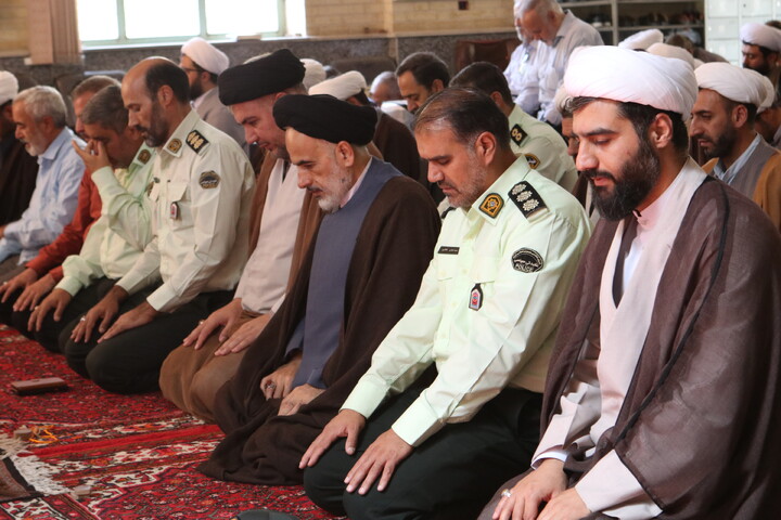 تصاویر/ برگزاری نماز جماعت و درس اخلاق آیت الله موسوی اصفهانی
