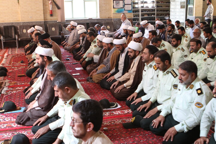 تصاویر/ برگزاری نماز جماعت و درس اخلاق آیت الله موسوی اصفهانی