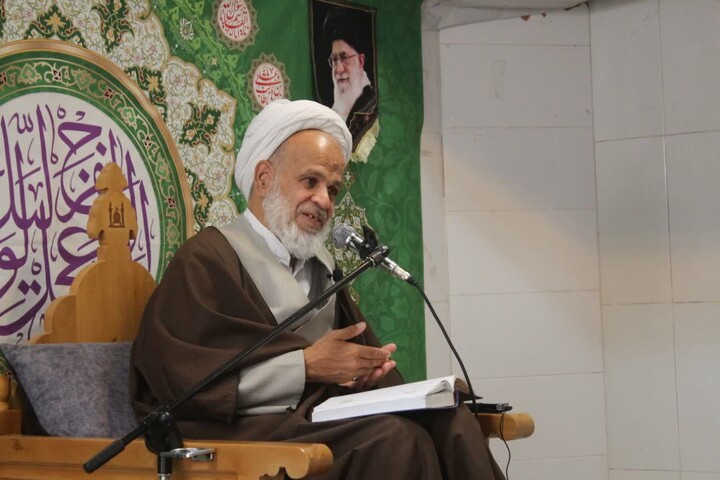 تصاویر/ سلسله‌ جلسات شرحی بر احادیث کتاب اصول کافی مؤسسه امام صادق(ع) شهر کرمان