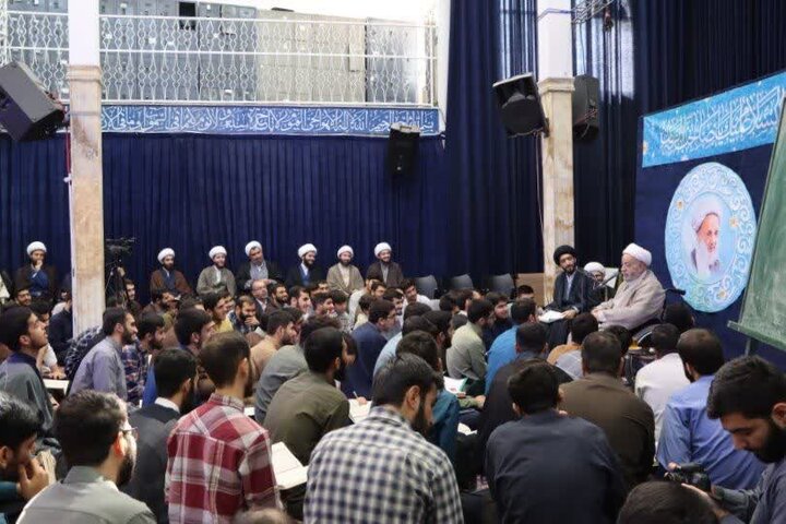 تصاویر/ کلاس عمومی با حضور استاد قرائتی در مدرسه علمیه آیت‌الله مجتهدی