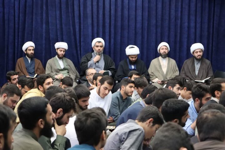 تصاویر/ کلاس عمومی با حضور استاد قرائتی در مدرسه علمیه آیت‌الله مجتهدی
