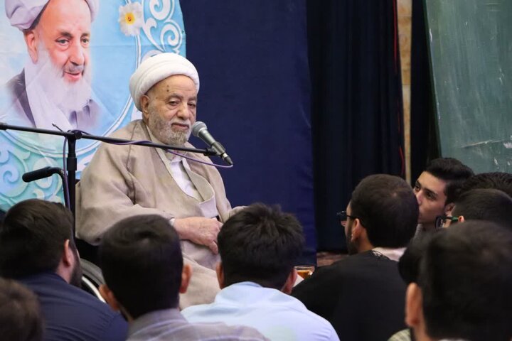 تصاویر/ کلاس عمومی با حضور استاد قرائتی در مدرسه علمیه آیت‌الله مجتهدی
