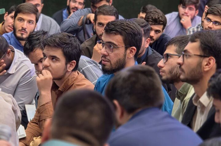 تصاویر/ کلاس عمومی با حضور استاد قرائتی در مدرسه علمیه آیت‌الله مجتهدی