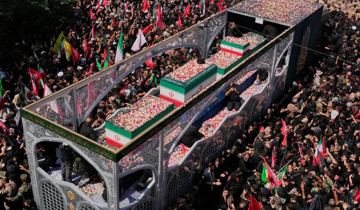 بدرقه و تشییع امام شهید(قدس سره) ، جلوه‌ای از قدرت نرم جمهوری اسلامی ایران