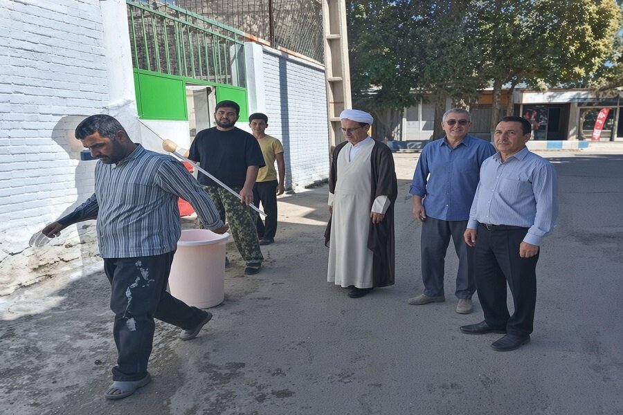 رنگ‌آمیزی دبیرستان «دو شهید» هرسین به همت گروه جهادی پایگاه شهید پیامی+عکس