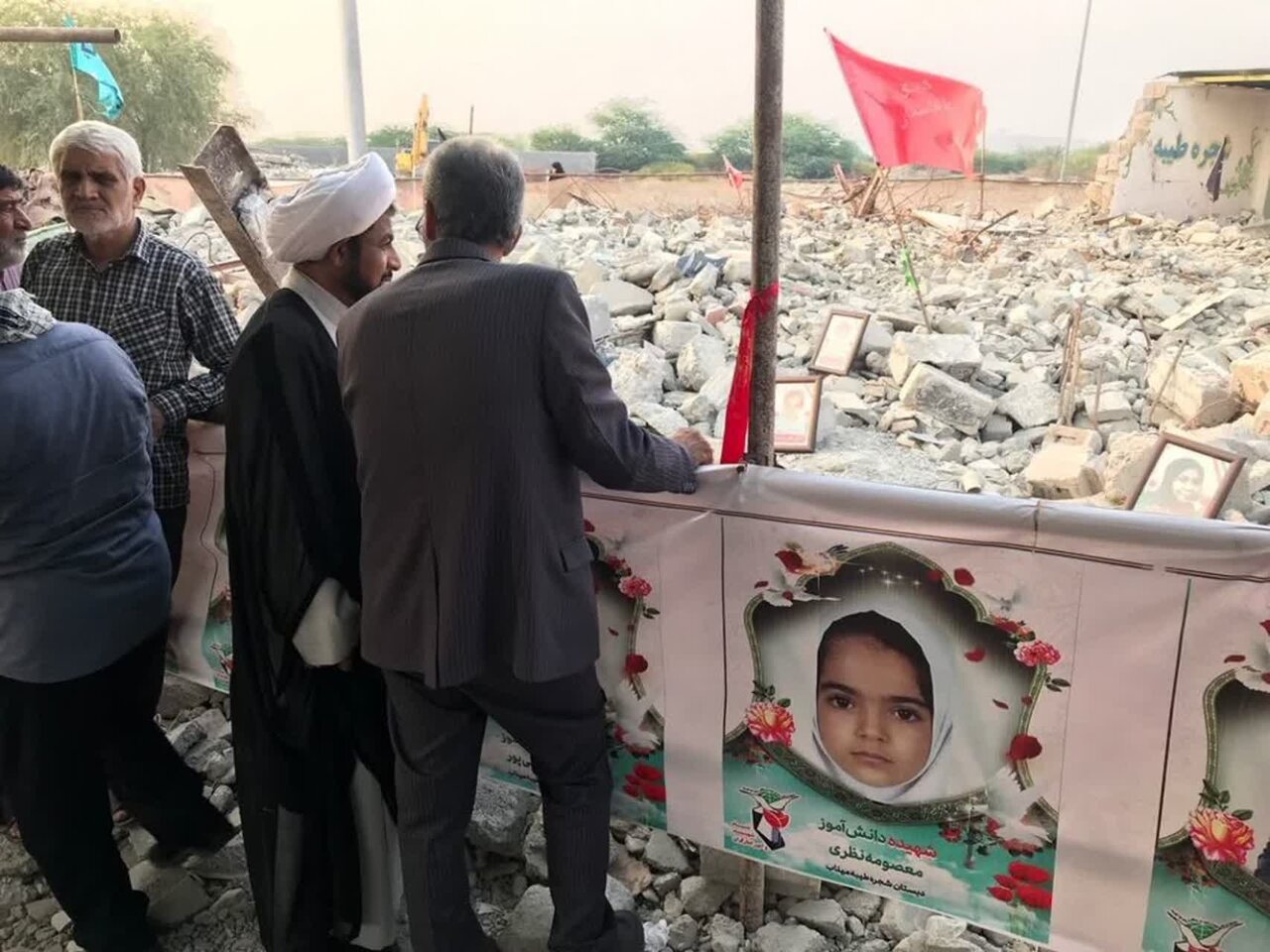 ایثارگران کاشان با شهدای مدرسه شجره طیبه تجدید میثاق کردند