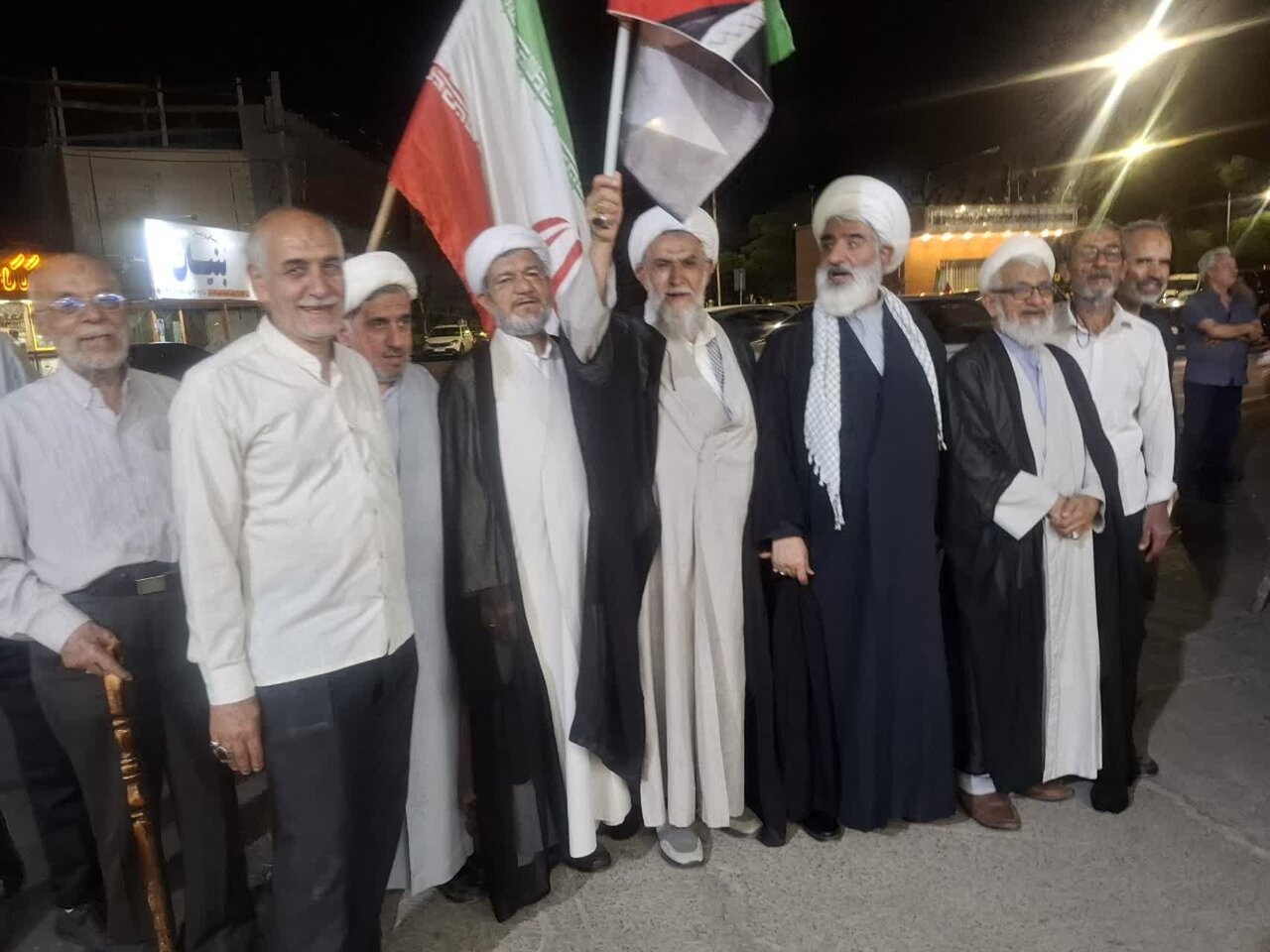 دویست شب ایستادگی، همدلی مردمی که پس از شهادت رهبر شهید، میدان را ترک نکردند