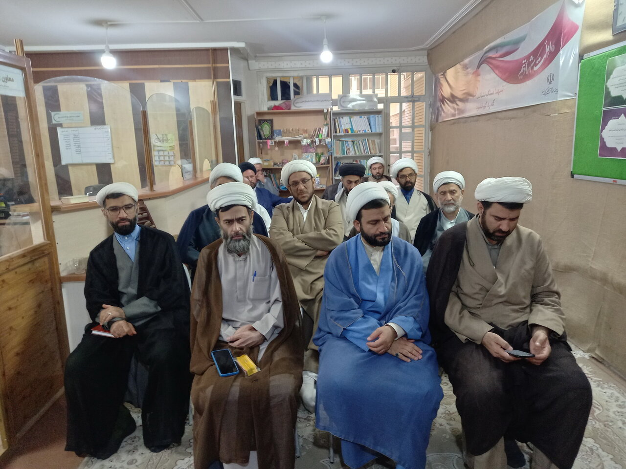 ائمه جماعات مساجد با جوانان بیشتر ارتباط برقرار کنند