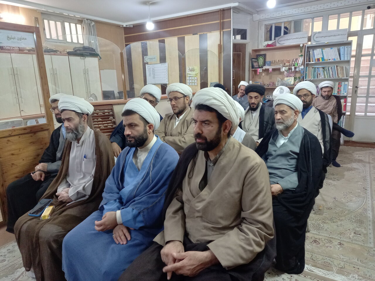 ائمه جماعات مساجد با جوانان بیشتر ارتباط برقرار کنند