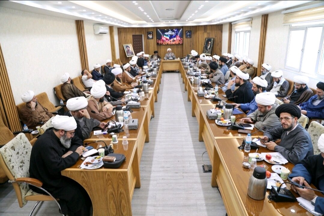 نشست «رسالات» با محوریت تاب‌آوری و مقاومت اجتماعی در قم برگزار شد