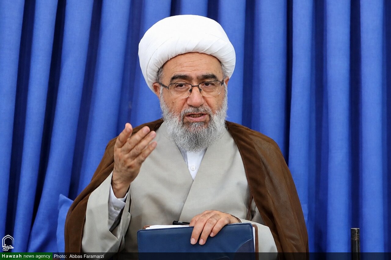 آية اللّه المرويّ: على المسؤولين أن يؤمنوا بقدرات الشعب وطاقاته.. ولا ينبغي إرسال إشارات الضعف إلى العدوّ
