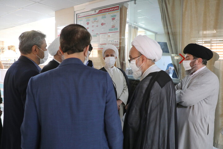 تصاویر/ عیادت نمایندۀ رهبر معظم انقلاب از آیت‌الله العظمی شبیری‌زنجانی