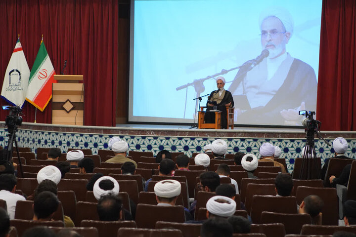 حوزہ کو انسانی علوم اور معاشرتی نظام کے میدان میں اپنا کردار ادا کرنا ہوگا: آیت اللہ اعرافی