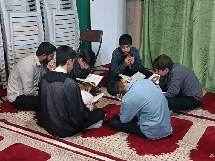 تصاویر/اجرای برنامه های تهذیبی در مدرسه علمیه دلفان