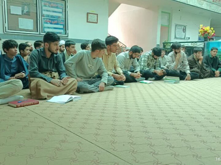 تصاویر/اجرای برنامه های تهذیبی در مدرسه علمیه دلفان