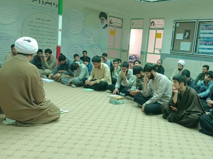 تصاویر/اجرای برنامه های تهذیبی در مدرسه علمیه دلفان
