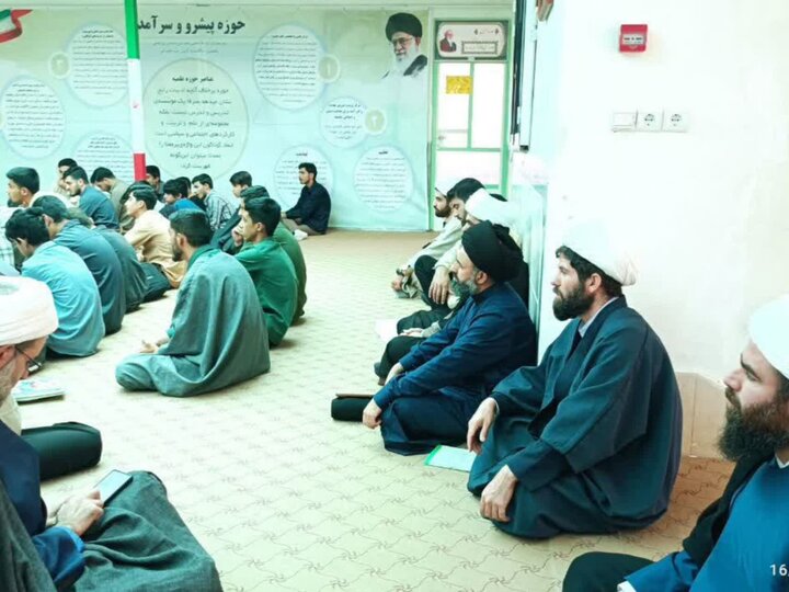تصاویر/اجرای برنامه های تهذیبی در مدرسه علمیه دلفان