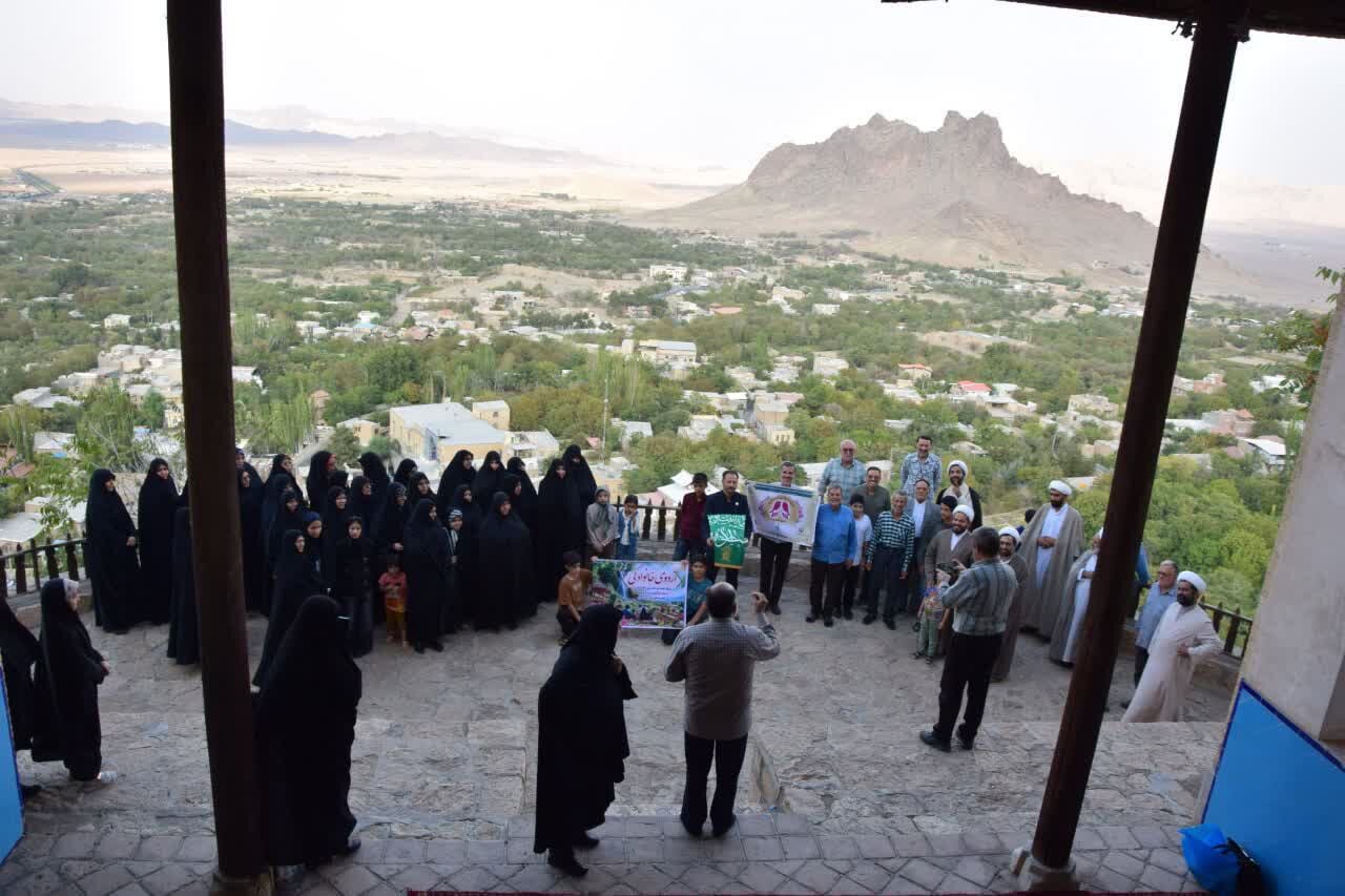 اردوی خانوادگی خادمان افتخاری ستاد نماز جمعه آران و بیدگل برگزار شد