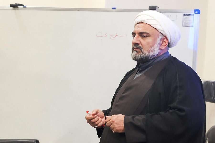 آغاز رسمی دروس سطح سه و چهار رشته امامت در کرمانشاه با کارگاه فنون مناظره+عکس