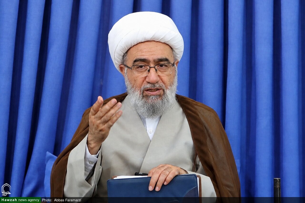 آية اللّه المرويّ: على المسؤولين أن يؤمنوا بقدرات الشعب وطاقاته.. ولا ينبغي إرسال إشارات الضعف إلى العدوّ